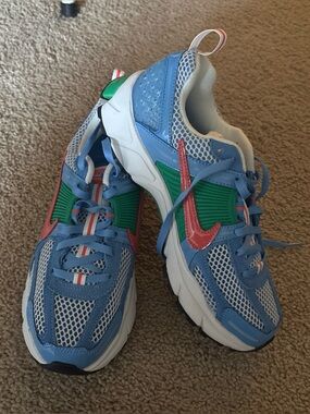 Nike Vomero 5 sneakers in University Blue and Stadium Green 6y or 7.5 new